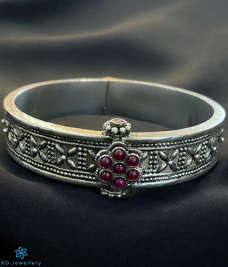 The Atyukti Silver Antique Openable Bracelet (Oxidised/Size 2.4)