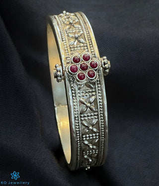 The Atyukti Silver Antique Openable Bracelet (Oxidised/Size 2.4)