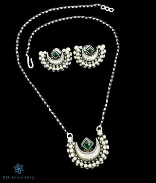 The Sarika Silver Kempu Necklace & Earrings (Green)
