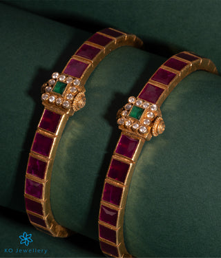 The Sampada Silver Kemp Bracelet (Red/Green/Size /2.8)