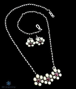 The Varunavi Silver Kempu Necklace & Earrings (Oxidised)