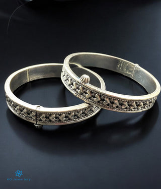 The Yudhvan Silver Antique Openable Bracelet -Single(Oxidised/Size/2.2/2.4/2.6/2.8)