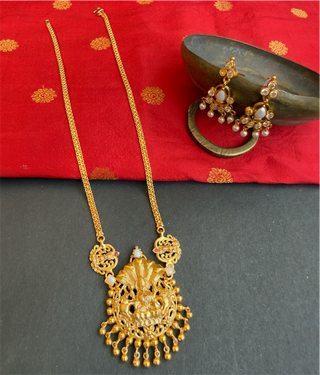 The Sriya Lakshmi Silver Pearl Necklace & Earrings