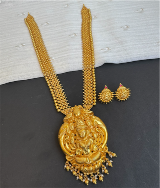 The Devashri Silver Nakkasi Necklace & Earrings