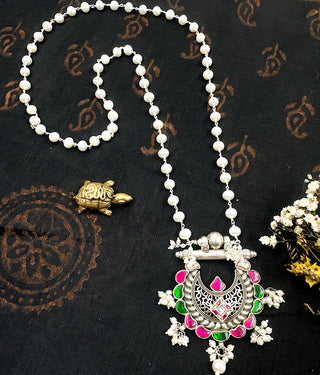 The Silver Pearl Kundan-Jadau Necklace