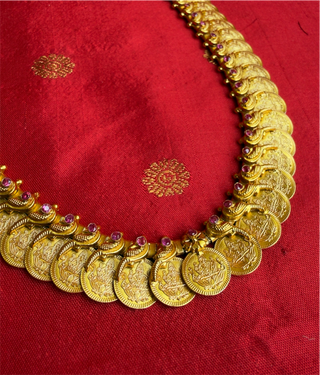 The kili Antique Silver Kasumala Coin Necklace