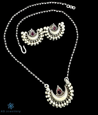 The Shasvati Silver Kempu Necklace & Earrings