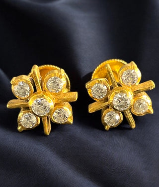 The Dhara Diamond Sparkle  Silver Earstuds