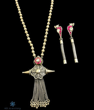 The Vinyas Silver Kundan Necklace & Earrings