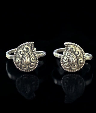 The Prashanti Silver Paisley Nakshi Toe-Rings