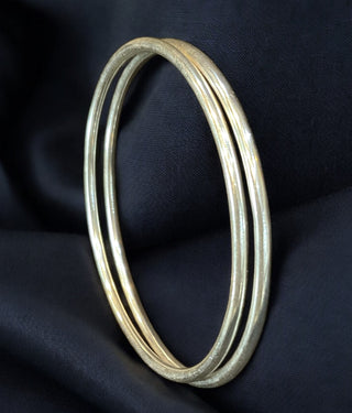 The Ujjal Plain Silver Bangle (Single/Size 2.2/2.4/2.6/2.8)