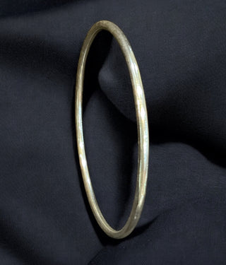 The Ujjal Plain Silver Bangle (Single/Size 2.2/2.4/2.6/2.8)