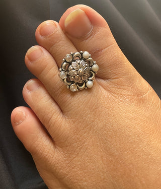 The Pritya  Silver Pearl Toe-Rings