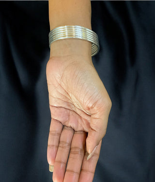 The Ujjal Plain Silver Bangle (Single/Size 2.2/2.4/2.6/2.8)