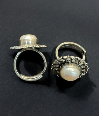 The Ojus Silver Pearl Toe-Rings