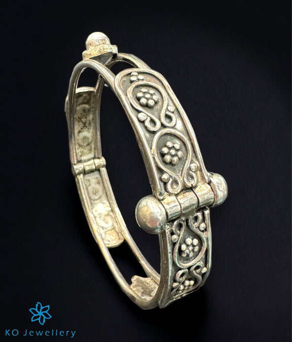 The Aadhya Silver Antique Openable Bracelet (Size 2.4)