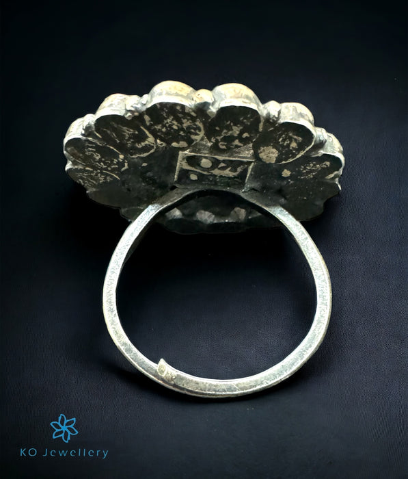 The Hoovu Silver Kemp Finger Ring