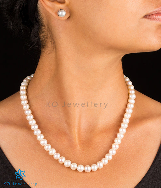 Beautiful original pearl necklace with earrings