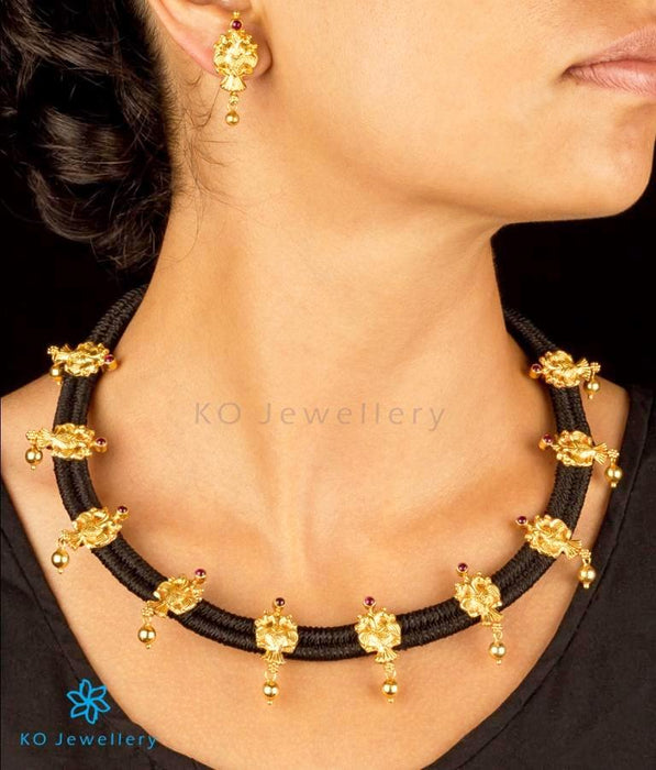 The Dvidha Silver Necklace Set