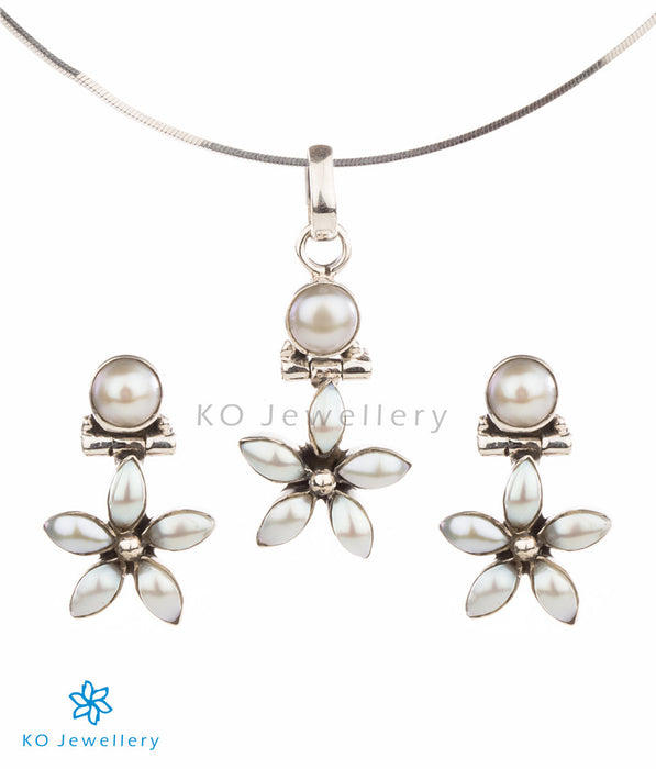 Elegant and tiny flower pendant set pearl jewellery India
