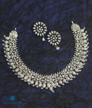 The Mukta Silver Pearl Necklace (Oxidised)