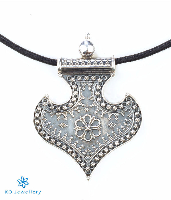 Pipal design rava work silver pendant 