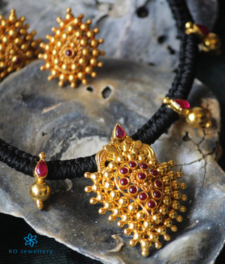 The Amravana Silver Paisley Ornate Thread Necklace (Black)