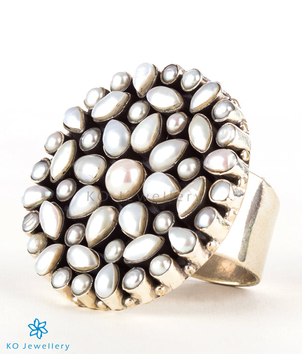 The Prisha Silver Gemstone Cocktail Finger-ring(Pearl)