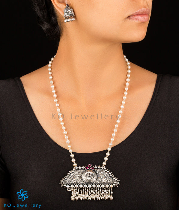 The Sanaka Silver Pearl Pendant