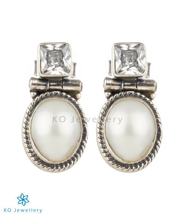 The Pratham Silver Gemstone Earrings(Pearl)