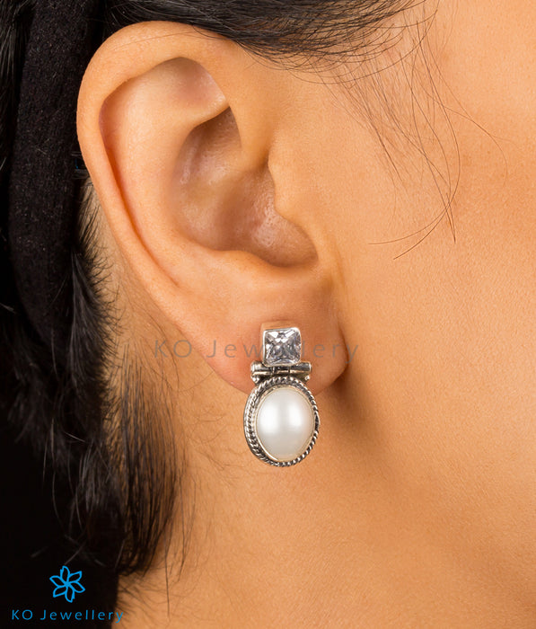 The Pratham Silver Gemstone Earrings(Pearl)