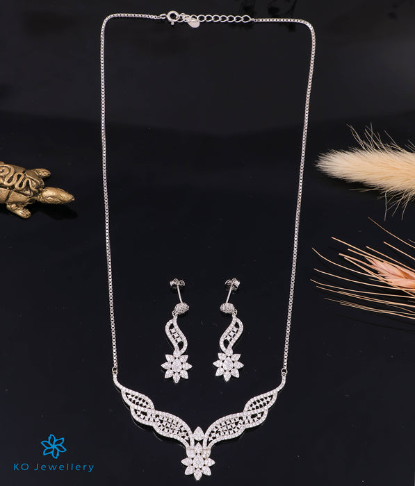 Pure silver necklace set in intricate design. Buy online.