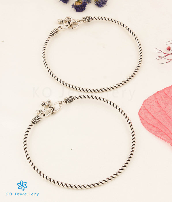 The Zyama Silver Cuff Anklets
