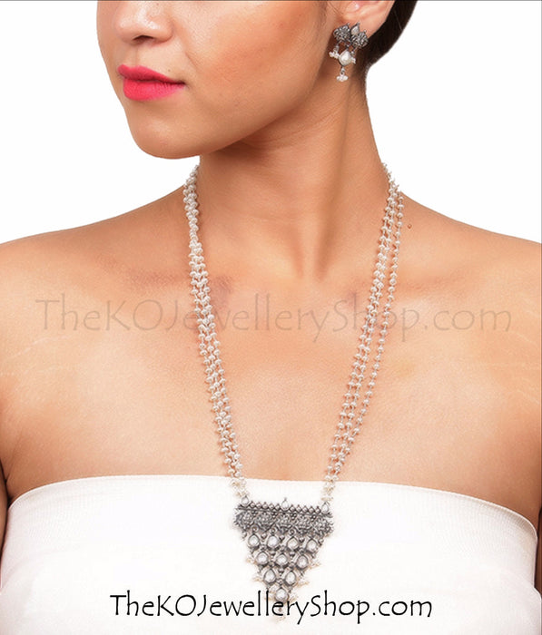 The Varsiddhi Silver Pearl Necklace Set