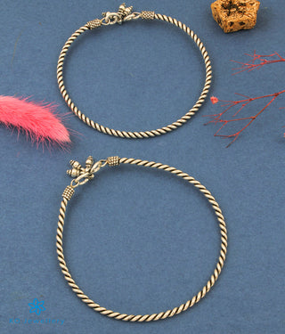 The Zyama Silver Cuff Anklets