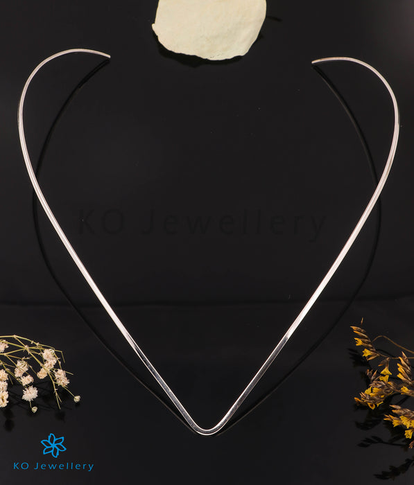 The V Collar Silver Necklace