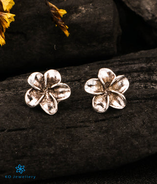 The Silver Fragipani Earstuds