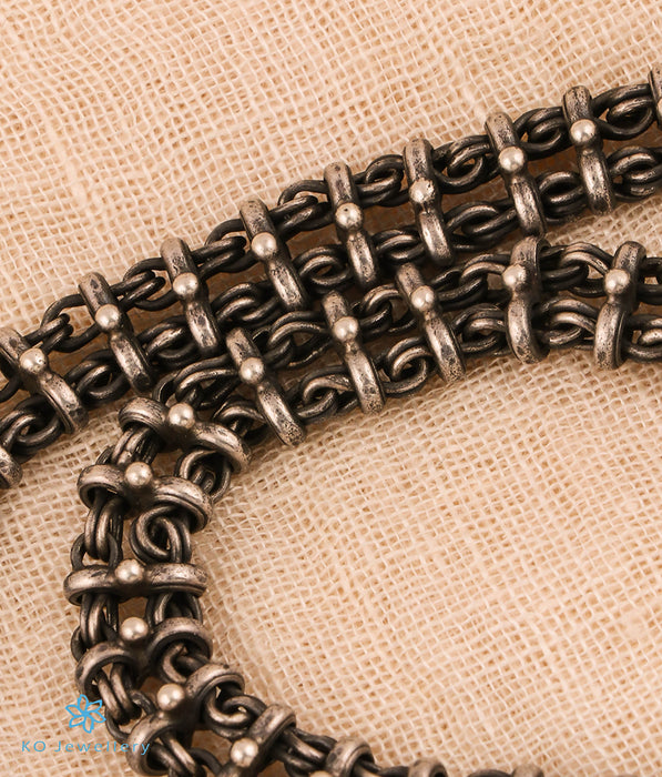 The Padmalaya Lakshmi Silver Nakkasi Chain Necklace
