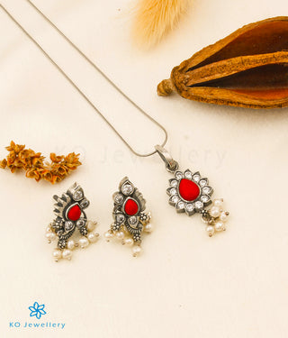 The Aarushi Silver Kemp Pendant Set (Oxidised/Coral)