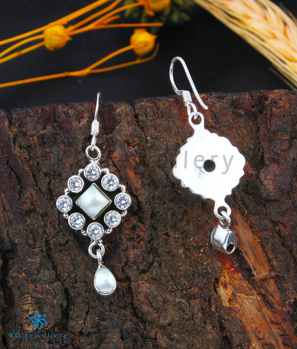 The Pranati Silver Gemstone Earrings (White/Pearl)