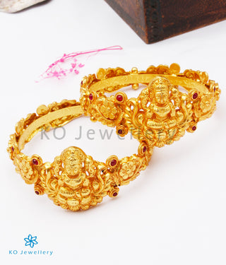 The Dhriti Silver Lakshmi Bangle (Size 2.2/2.6/2.8)