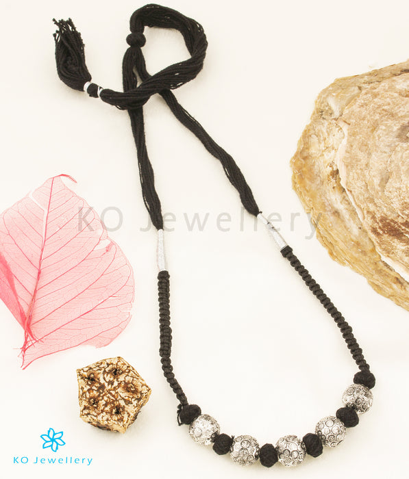 The Mrudula Silver Thread Necklace (Black)