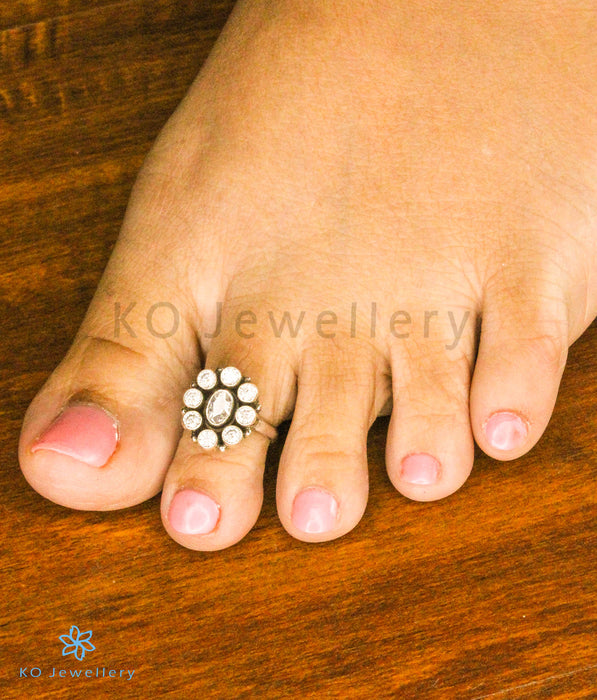 The Amrita Silver Toe-Rings (White)