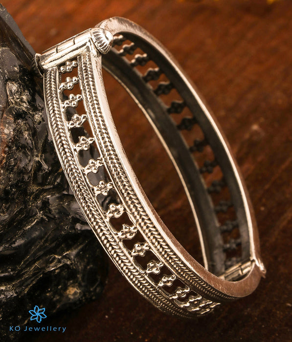 The Soha Silver Openable Bracelet (Size 2.4)