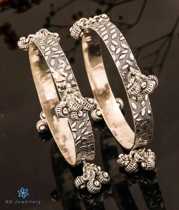 The Jhilmil Silver Bangle (Size 2.4)