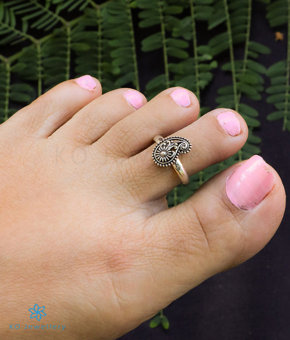 The Pretty Paisley Silver Toe-Rings