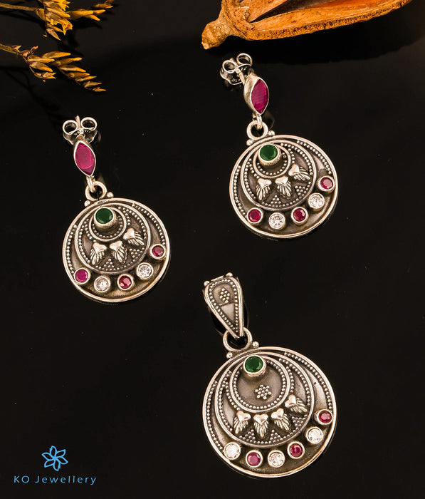 The Darshana Silver Gemstone Pendant Set (Red/Green)
