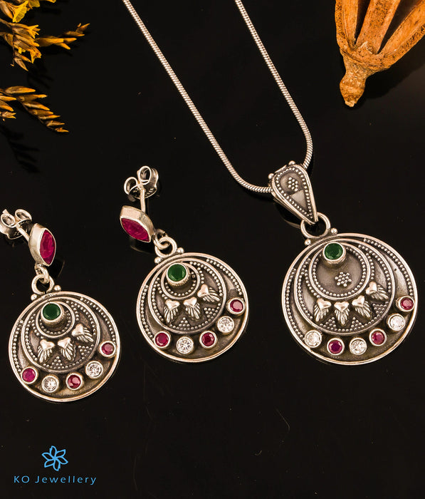 The Darshana Silver Gemstone Pendant Set (Red/Green)