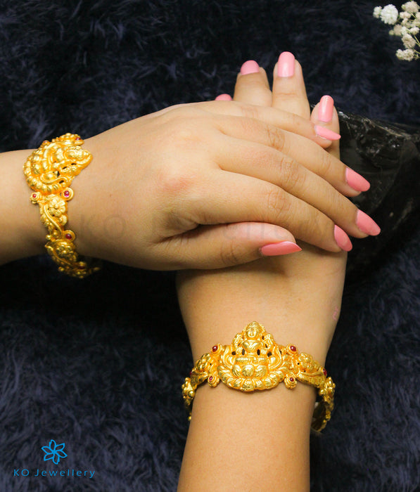 The Dhriti Silver Lakshmi Bangle (Size 2.2/2.6/2.8)